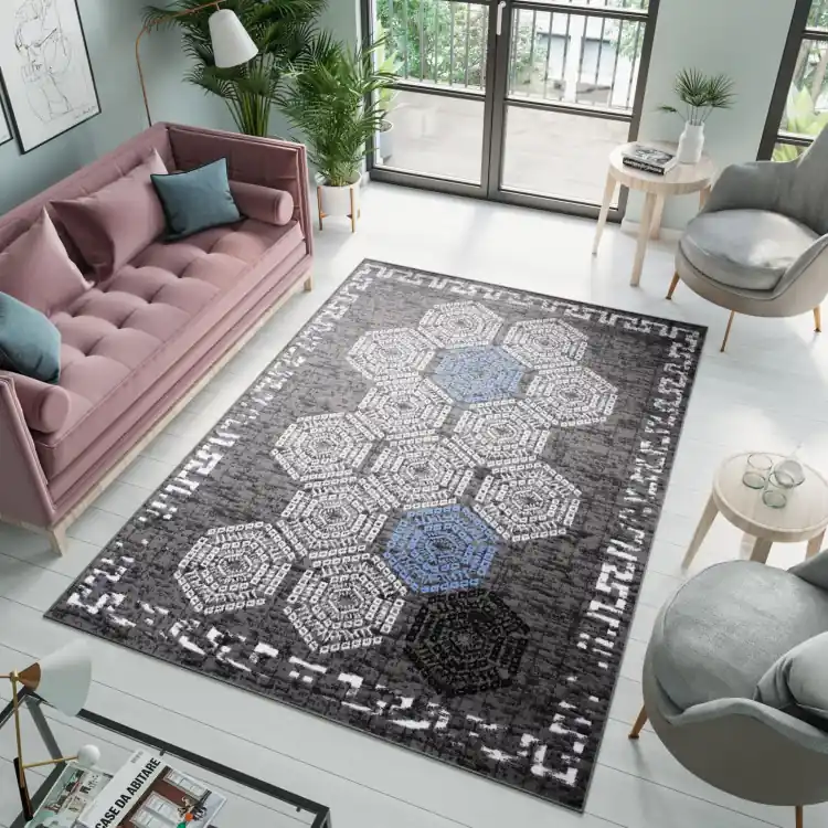 Recomandare - Covor gri cu model geometric