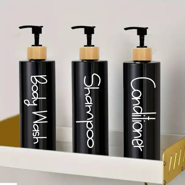 Cumpără în siguranță | Set de 3 dozatoare alb-negru de 500 ml pentru gel de duș, șampon și balsam. Sticle de plastic cu pompă. Capac cu aspect de lemn.