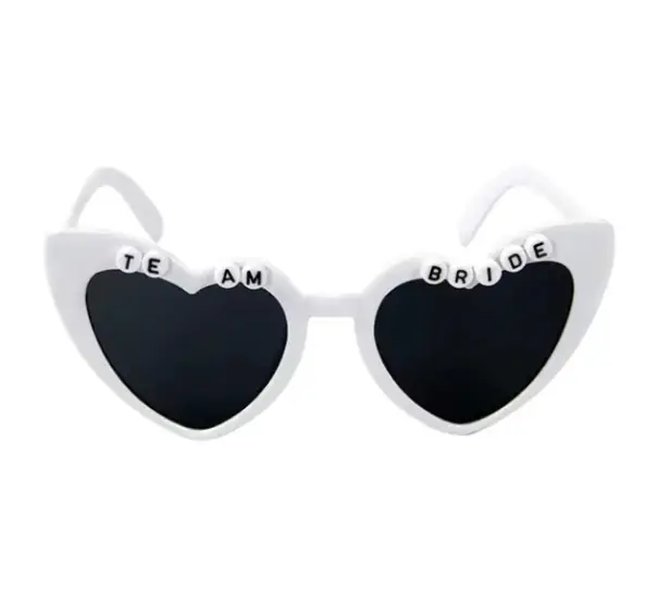 Produs lansat recent - Ochelari de soare albi în formă de inimă TEAM BRIDE Ochelari de plastic amuzanți pentru petrecerea burlacelor Accesoriu de nuntă