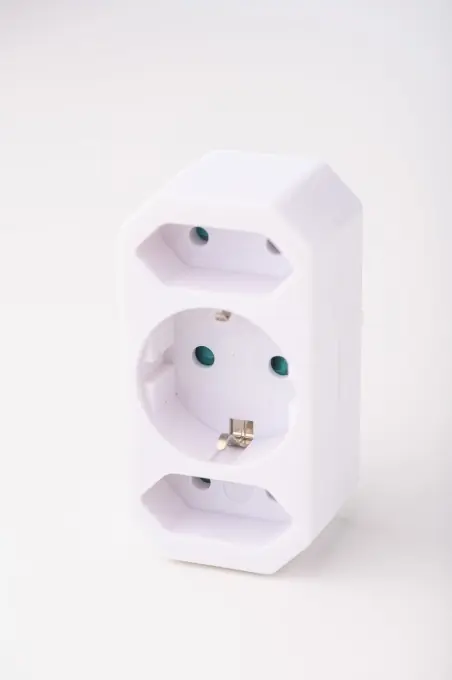 Promoție - Adaptor priza, triplu, 1 x Schuko, 2 x Euro, protectie copii, alb