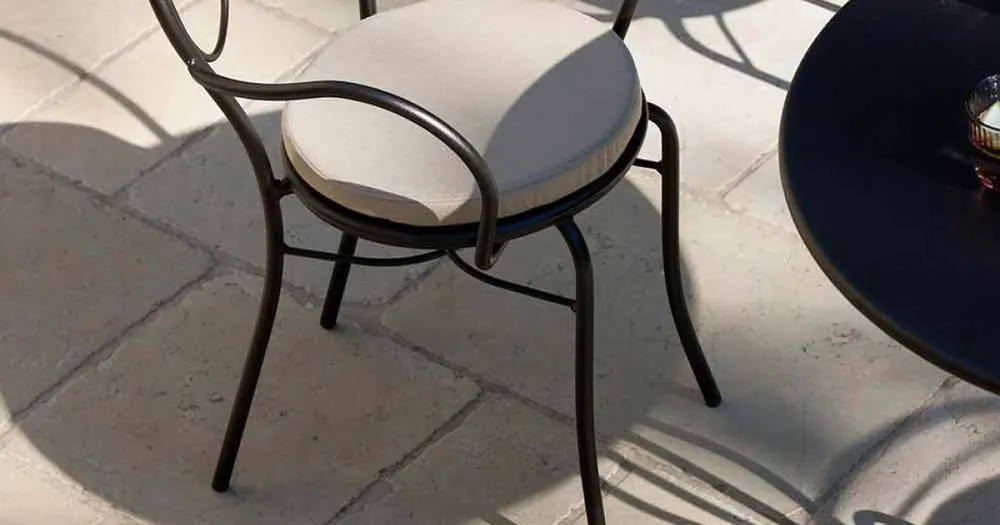Disponibil - Scaun de exterior stivuibil din metal fabricat în Italia, 2 piese - autoritate